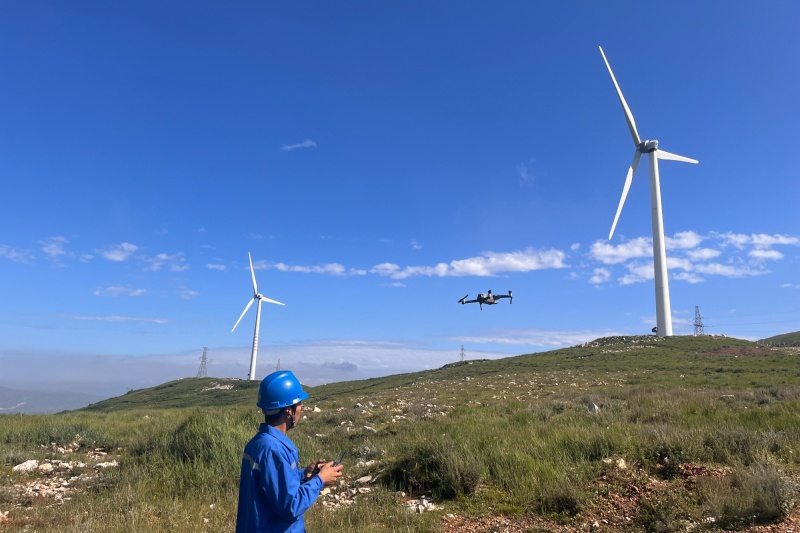 無人機助力山西忻州風電場風機巡檢(圖1)